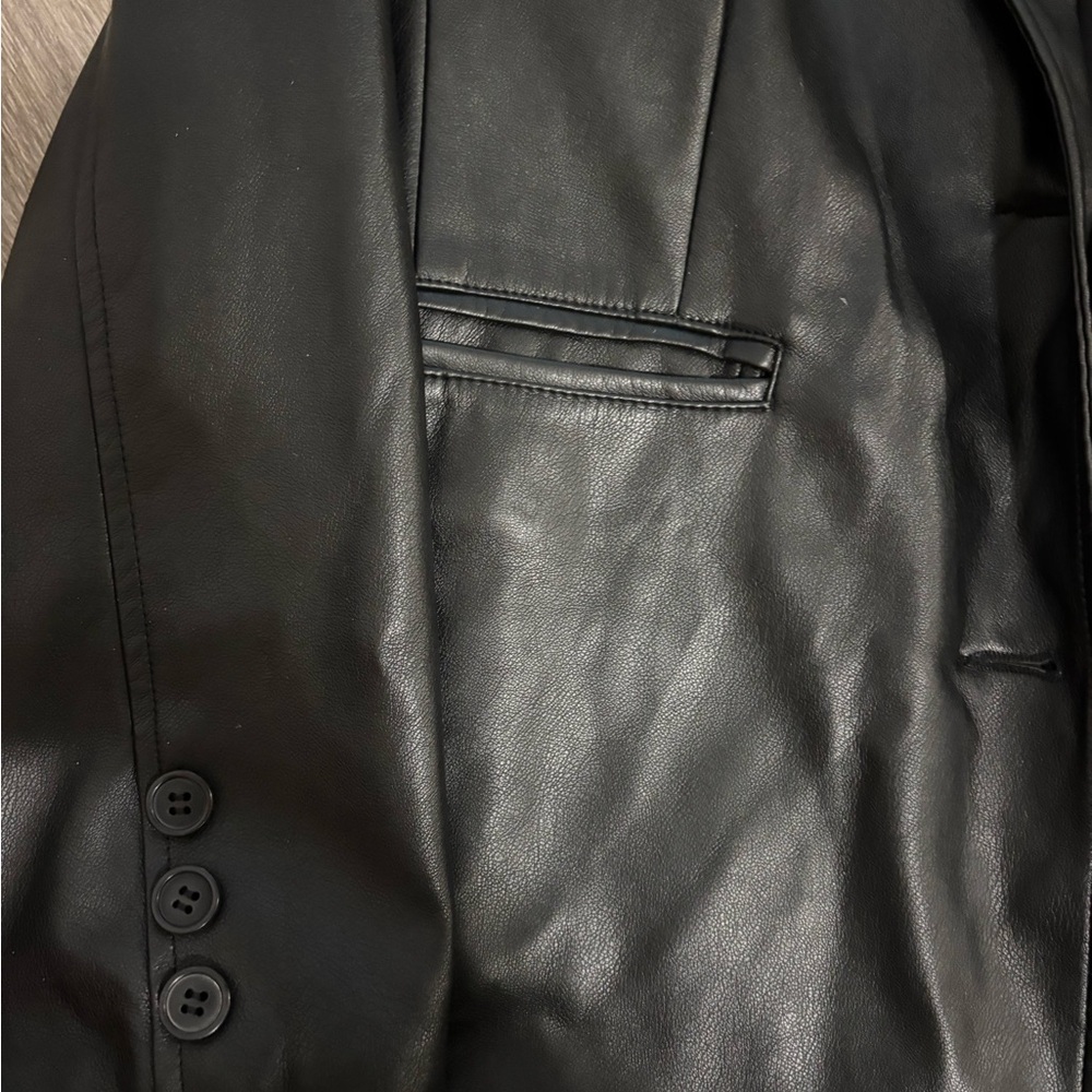 Leather jacket - Picture 4 of 5